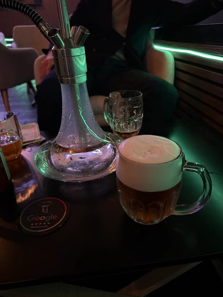 Vodní dýmka a pivo v shisha baru DrIng v Plzni